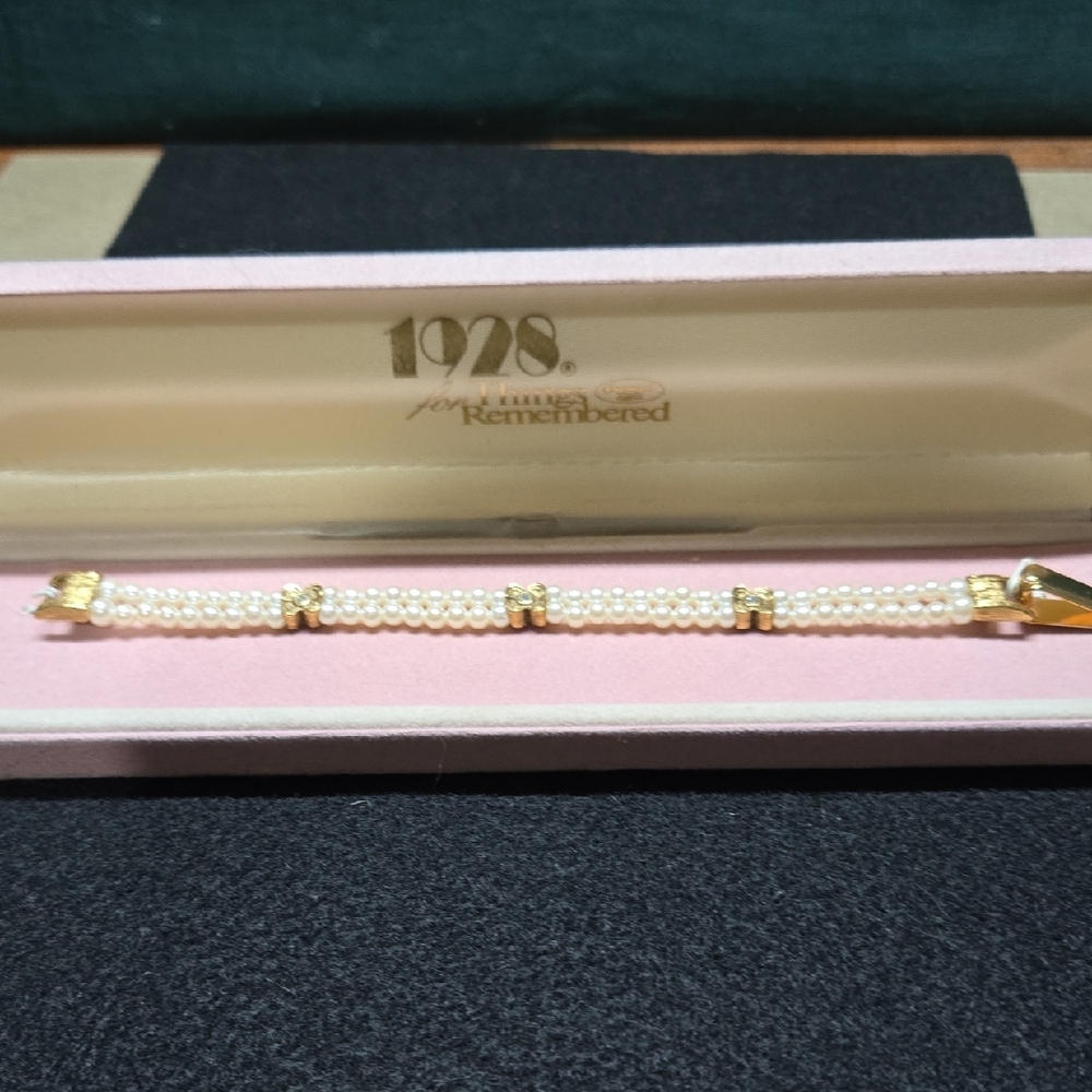 Things Remembered Gold and Pearl Bracelet